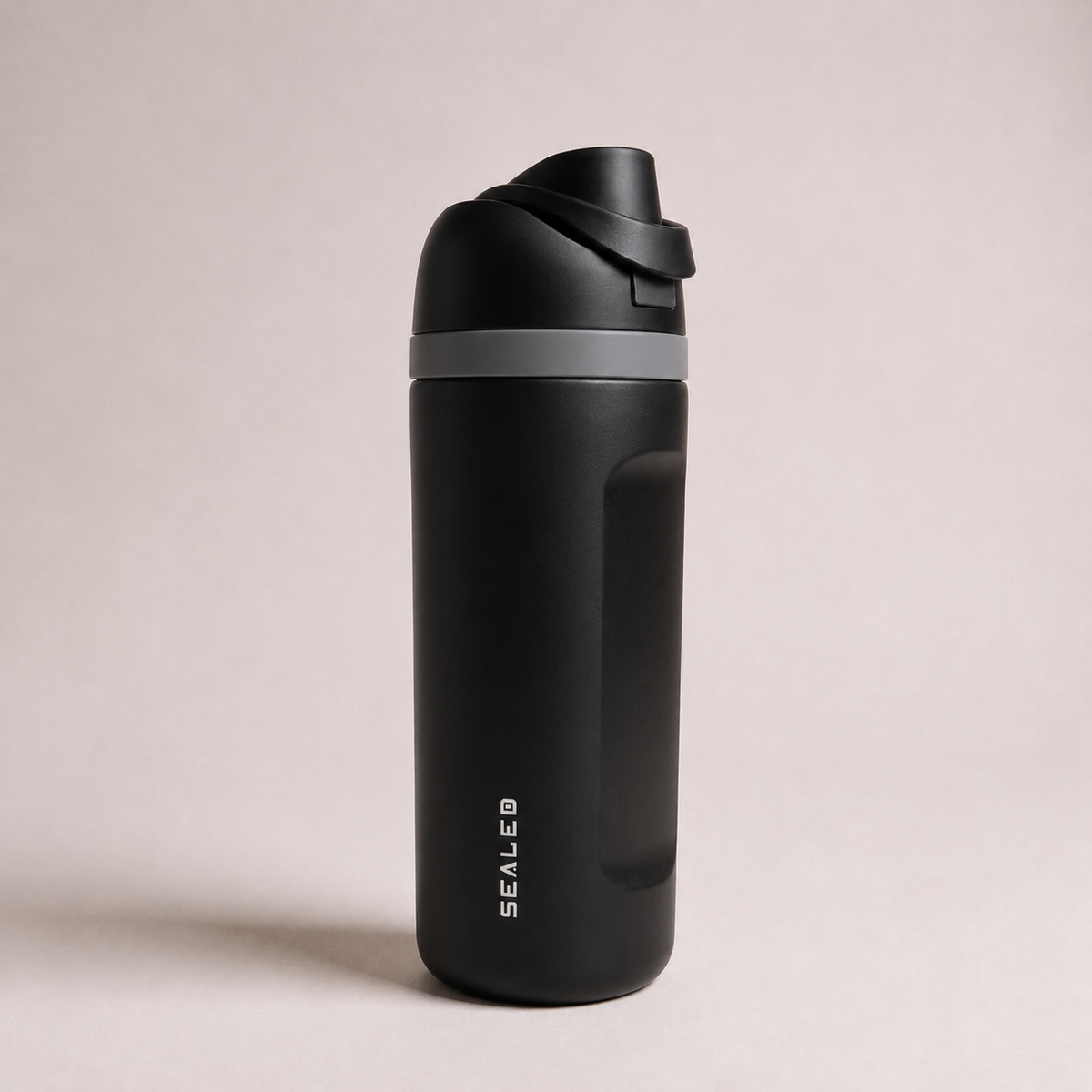 Sealed Cover Top Bottle 600 ML Black مطرة سيلد بغطاء اسود